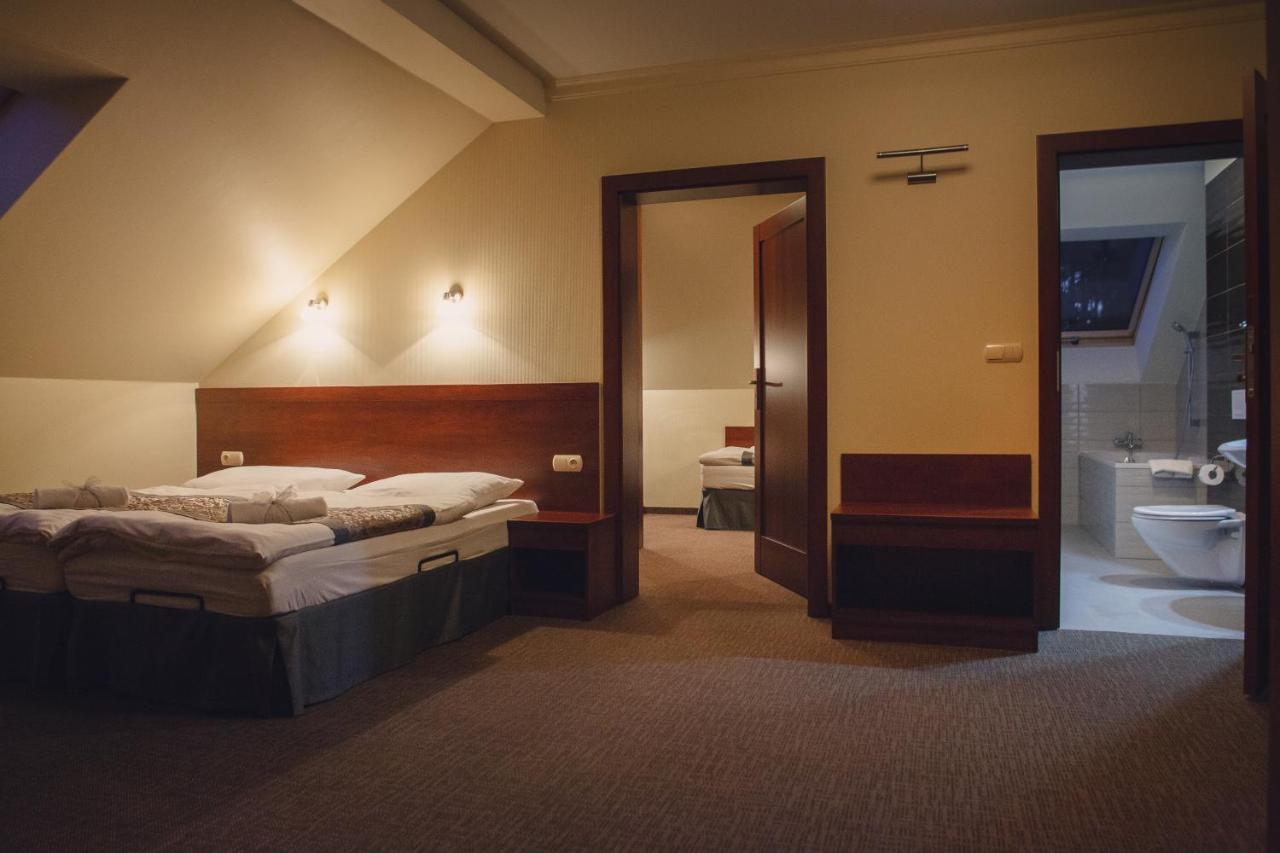 Hotel Nad Borkiem à Kosarzyn  Extérieur photo