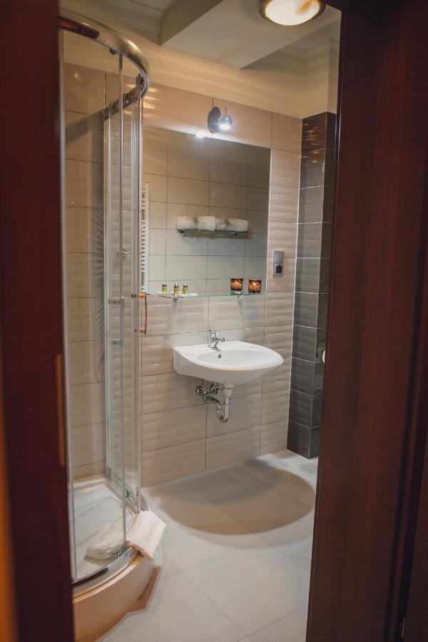 Hotel Nad Borkiem à Kosarzyn  Extérieur photo
