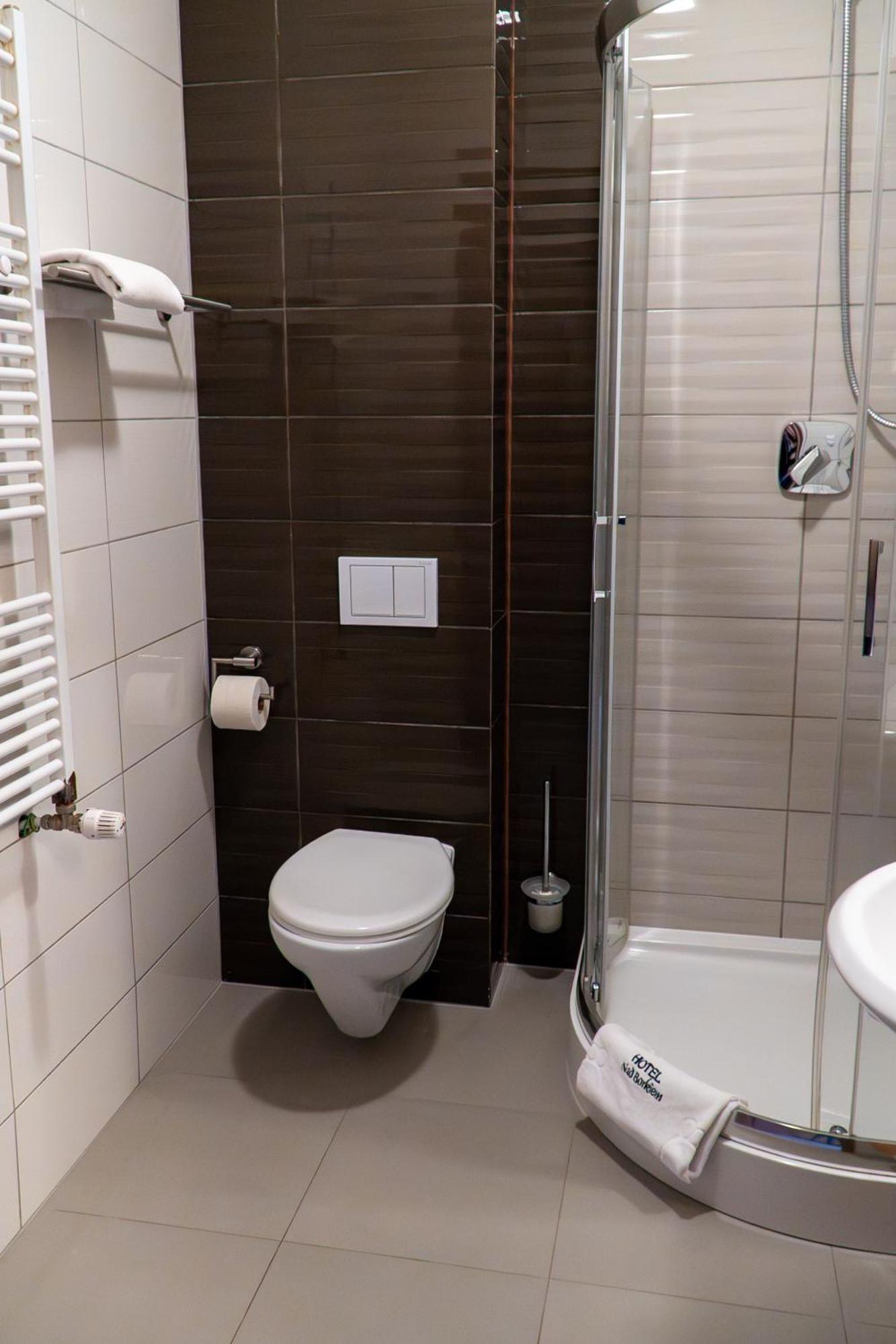 Hotel Nad Borkiem à Kosarzyn  Extérieur photo