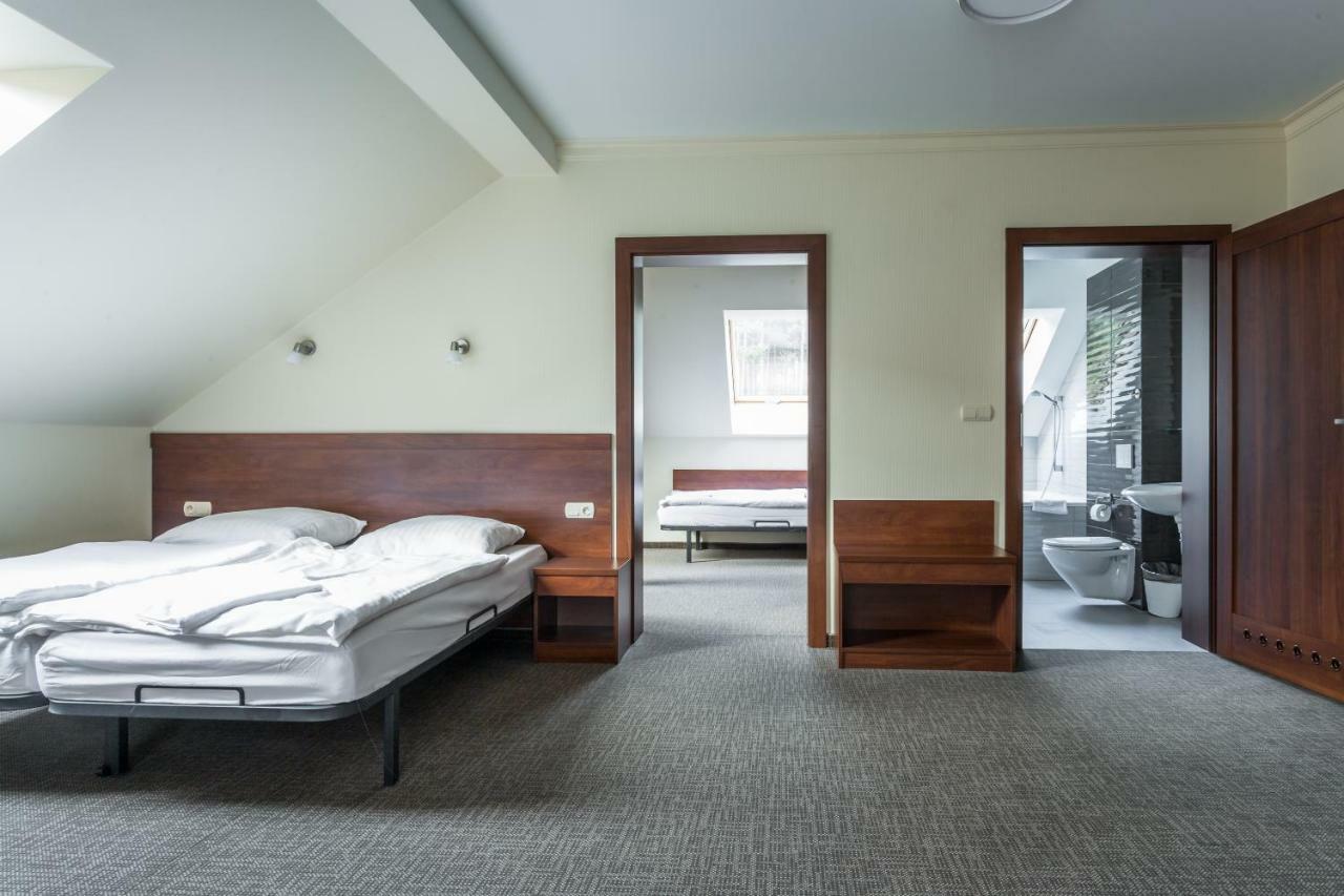 Hotel Nad Borkiem à Kosarzyn  Extérieur photo